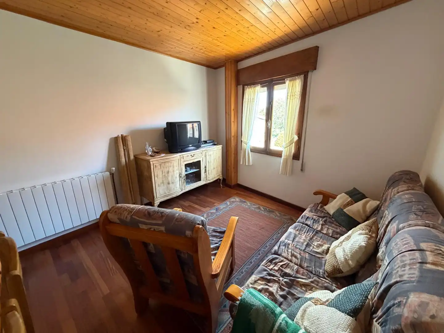 Living room of Detached homes for sale in San Xoán de Río  with Heating, Parquet flooring and Furnished
