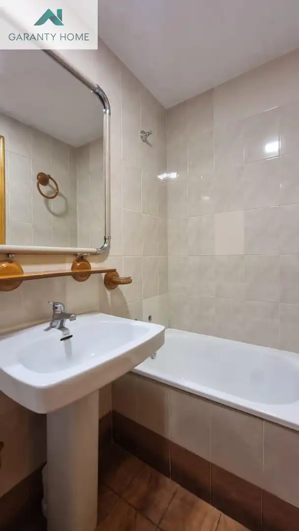 Bany de Pis en venda en Benalmádena amb Jardí privat, Terrassa i Moblat