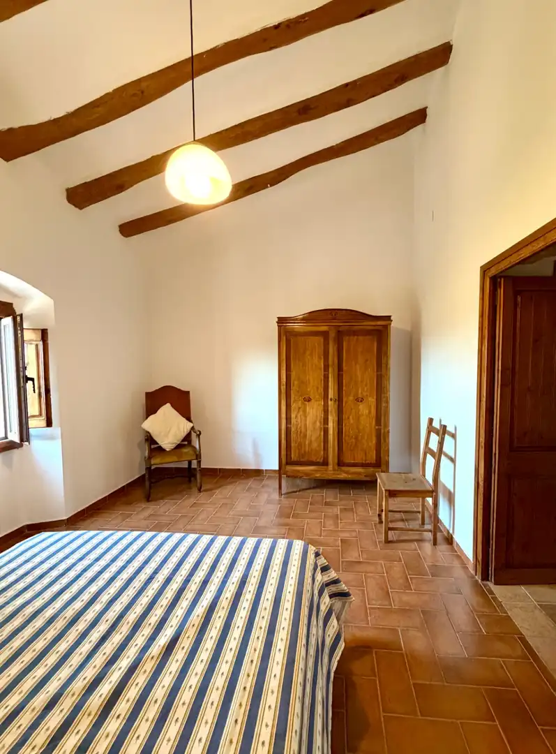 Dormitori de Finca rústica de lloguer en Canyelles amb Aire condicionat, Calefacció i Jardí privat