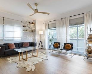 Living room of Apartment for sale in L'Hospitalet de Llobregat  with Air Conditioner and Parquet flooring