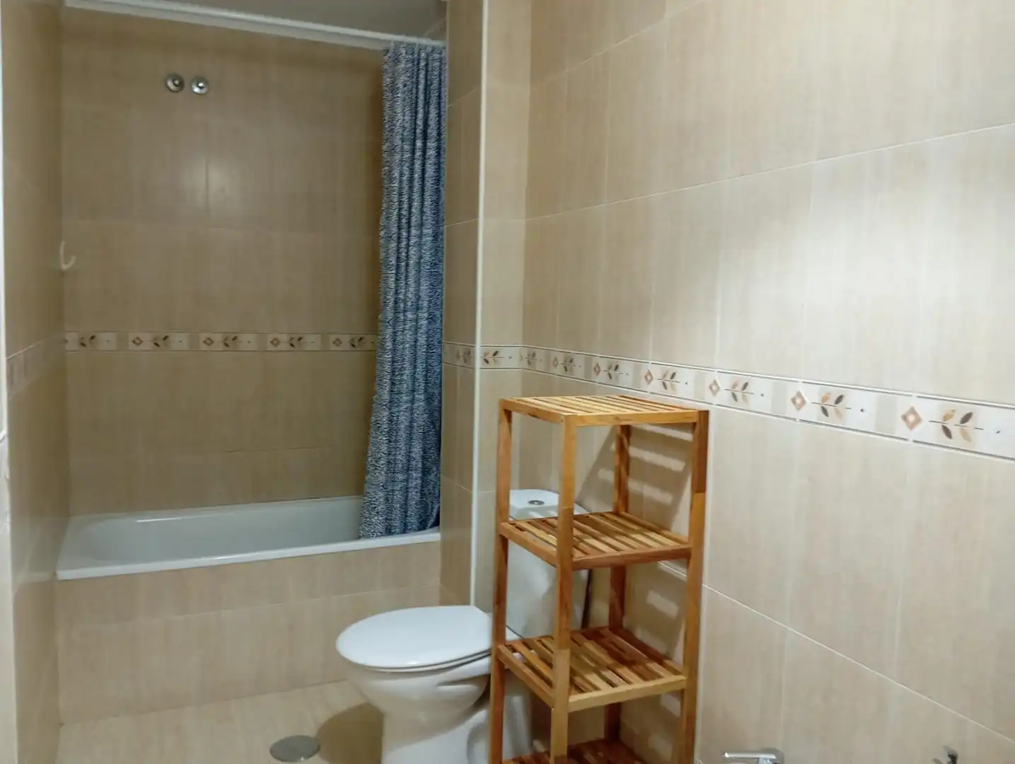 Baño de Planta baja de alquiler en La Unión con Aire acondicionado, Jardín privado y Amueblado