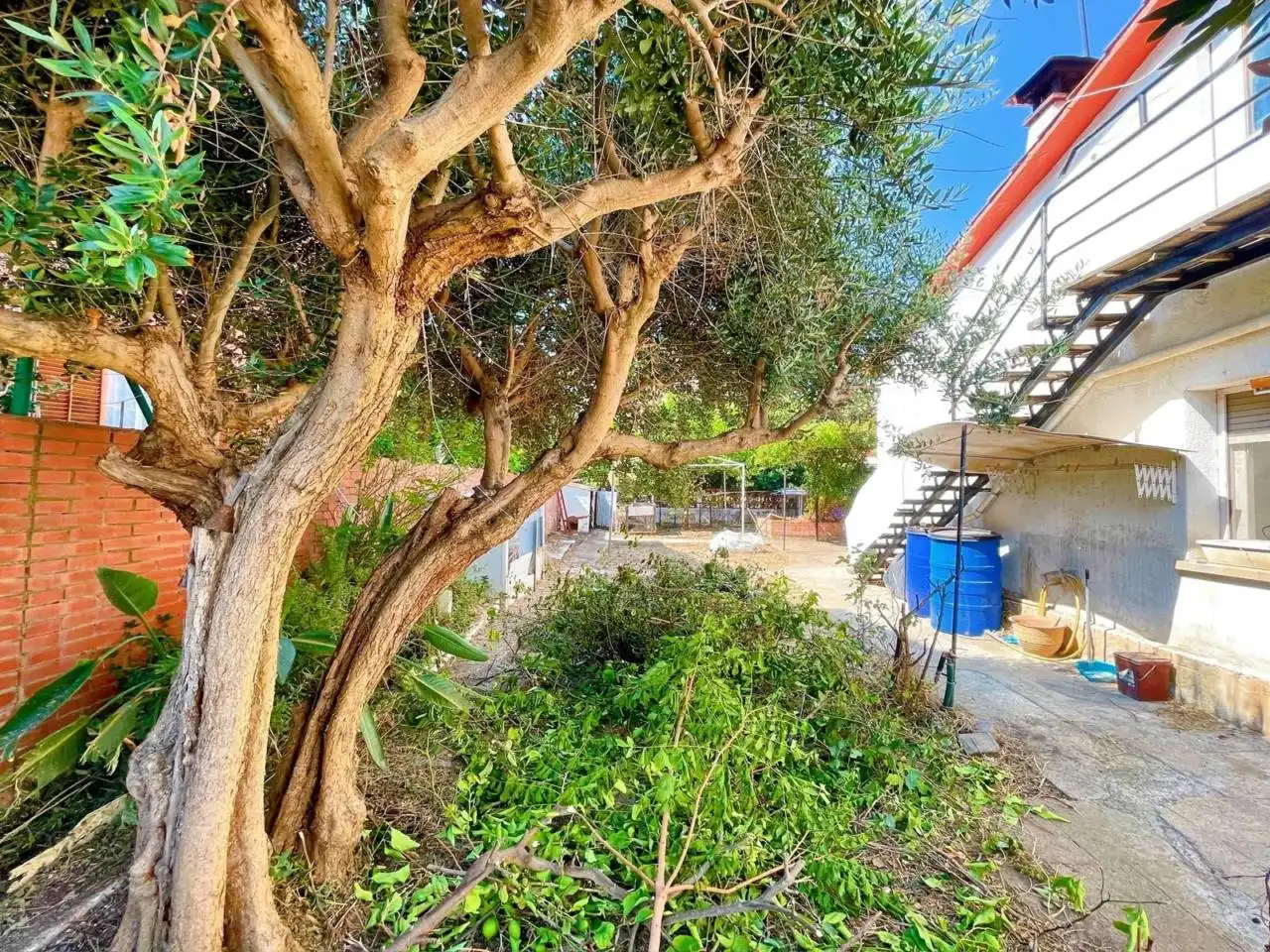 Vista exterior de Casa o xalet en venda en Cerdanyola del Vallès amb Calefacció, Jardí privat i Terrassa