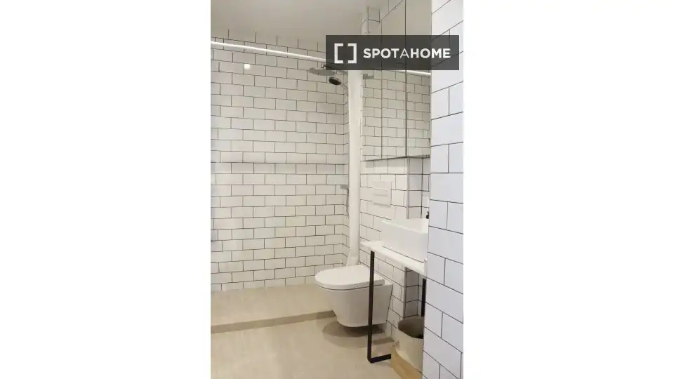 Baño de Piso de alquiler en Madrid con Aire acondicionado, Calefacción y Amueblado