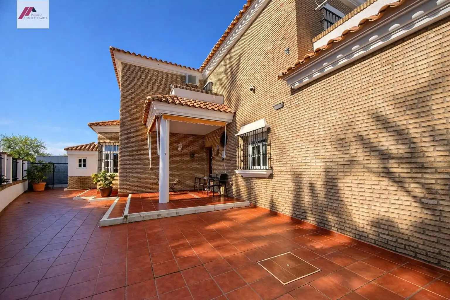Vista exterior de Casa o xalet en venda en El Puerto de Santa María amb Calefacció, Jardí privat i Terrassa