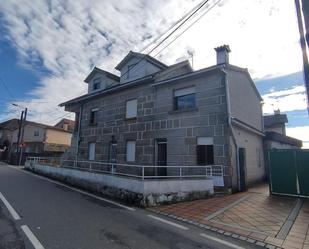 Vista exterior de Casa o xalet en venda en Vigo  amb Jardí privat i Terrassa