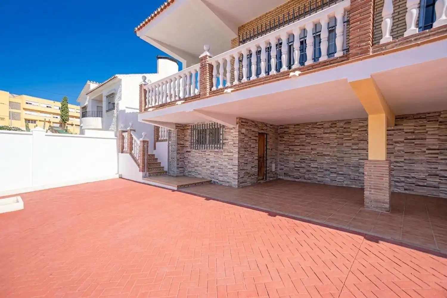 Vista exterior de Casa o xalet en venda en Rincón de la Victoria amb Terrassa i Traster