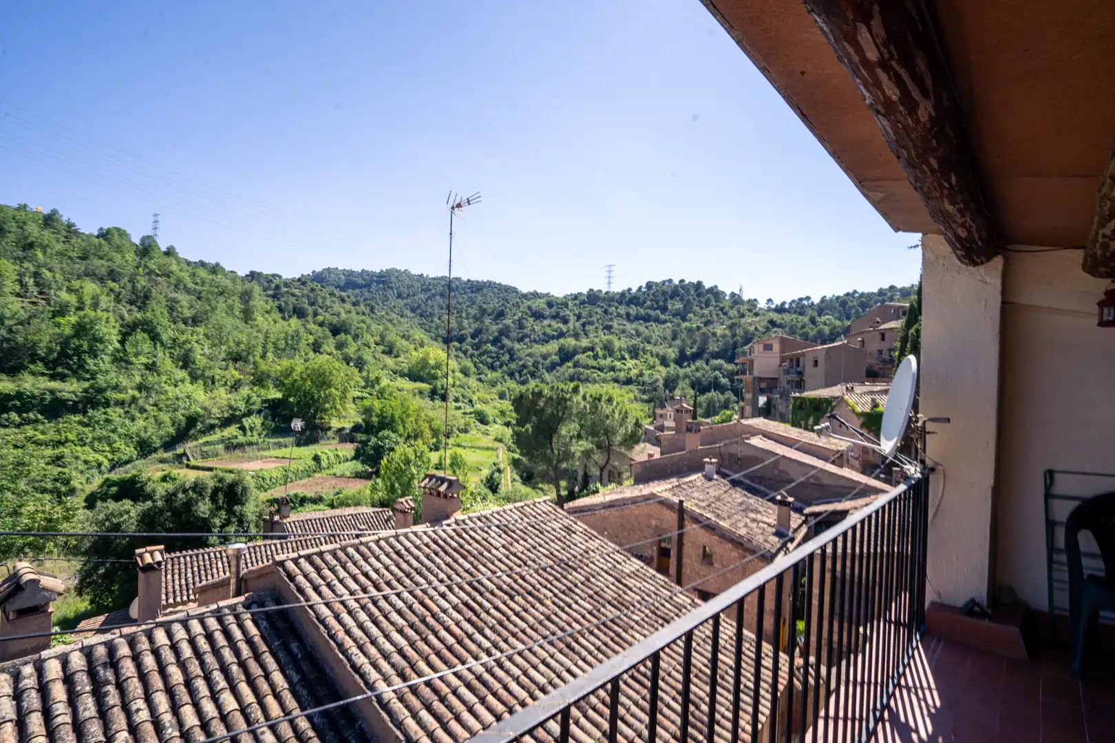 Vista exterior de Casa adosada en venda en Mura amb Terrassa, Traster i Balcó