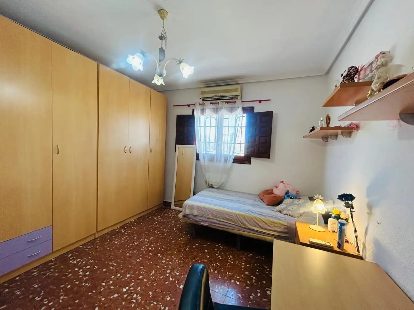Dormitori de Casa o xalet en venda en Alicante / Alacant amb Aire condicionat, Calefacció i Jardí privat