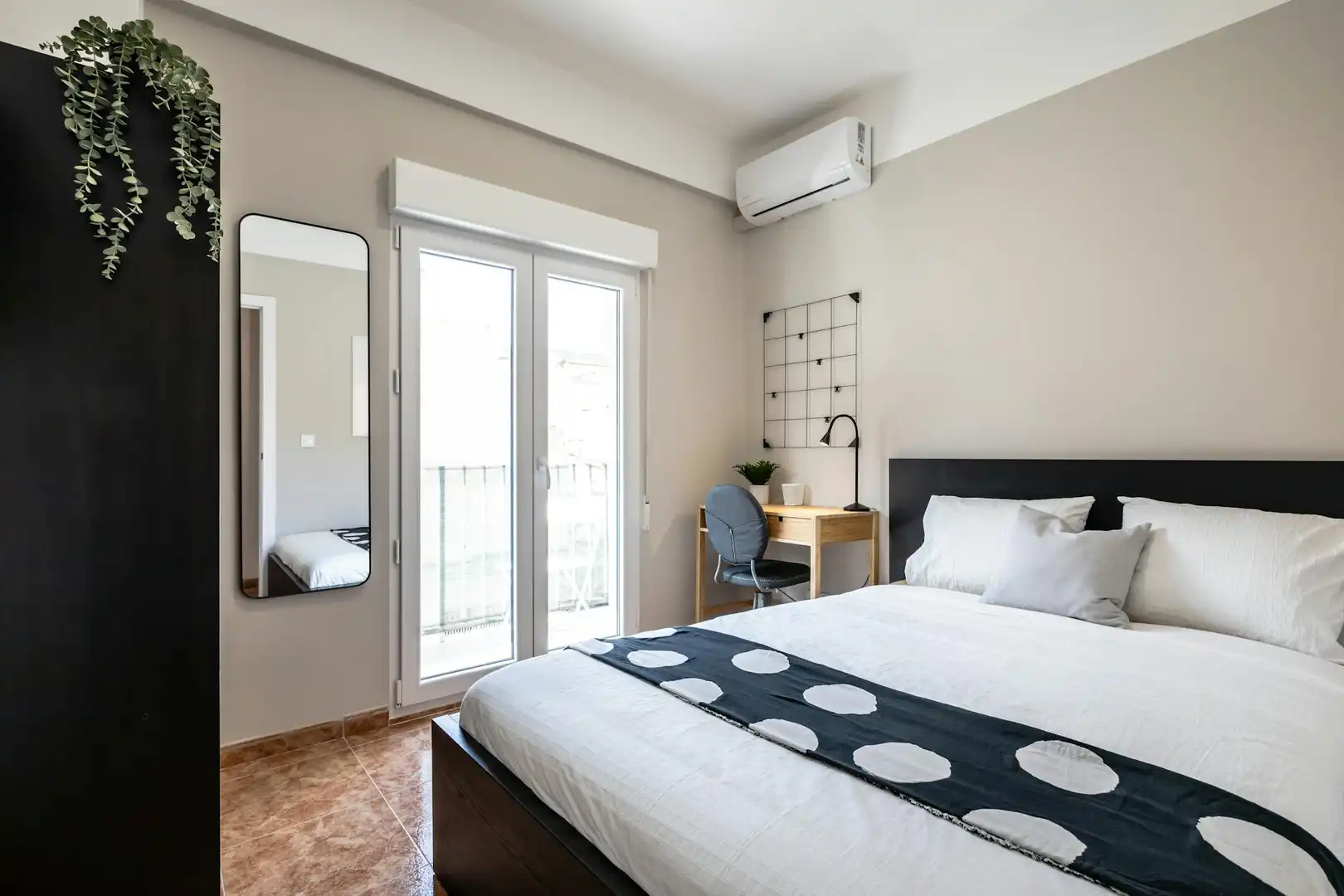 Bedroom of Flat for share in Valencia  with Air Conditioner, Heating and Private garden