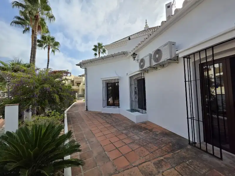 Vista exterior de Casa o xalet de lloguer en Nerja amb Aire condicionat, Calefacció i Terrassa