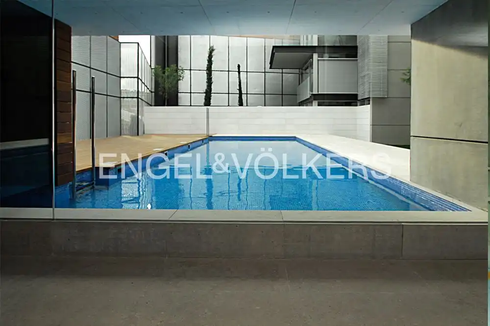 Piscina de Pis de lloguer en Madrid amb Aire condicionat, Calefacció i Jardí privat