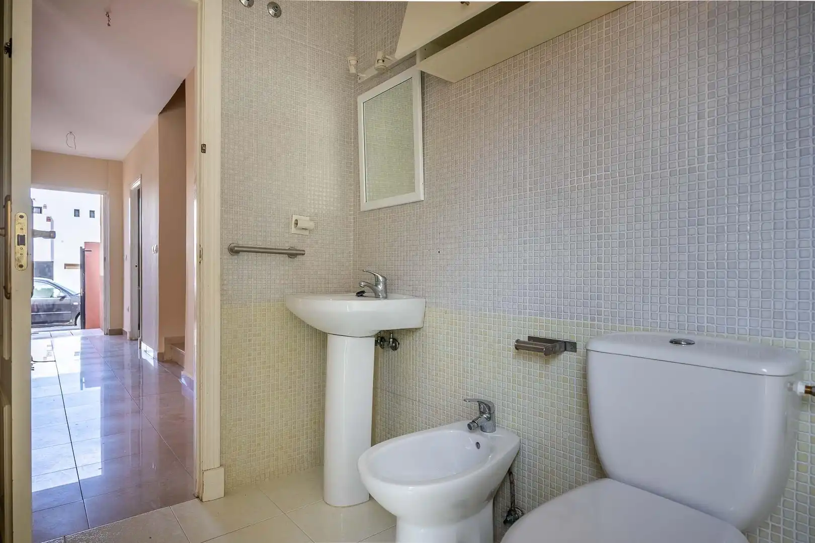 Baño de Casa adosada de alquiler en Espartinas con Aire acondicionado, Calefacción y Jardín privado
