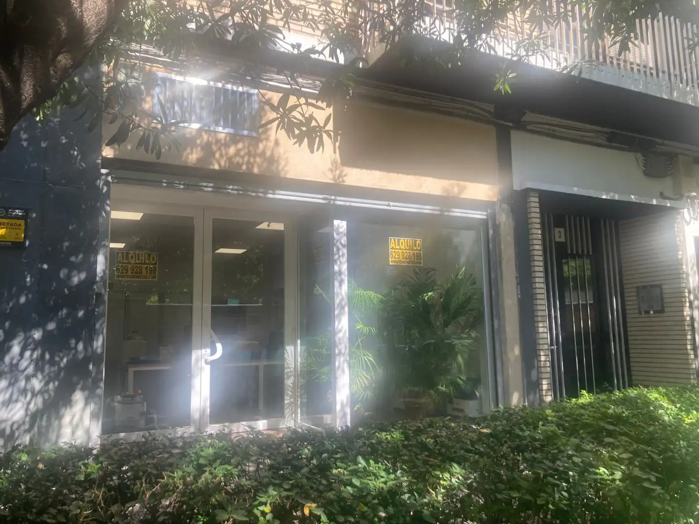 Exterior view of Commercial properties for rent in Zaragoza  with Air Conditioner