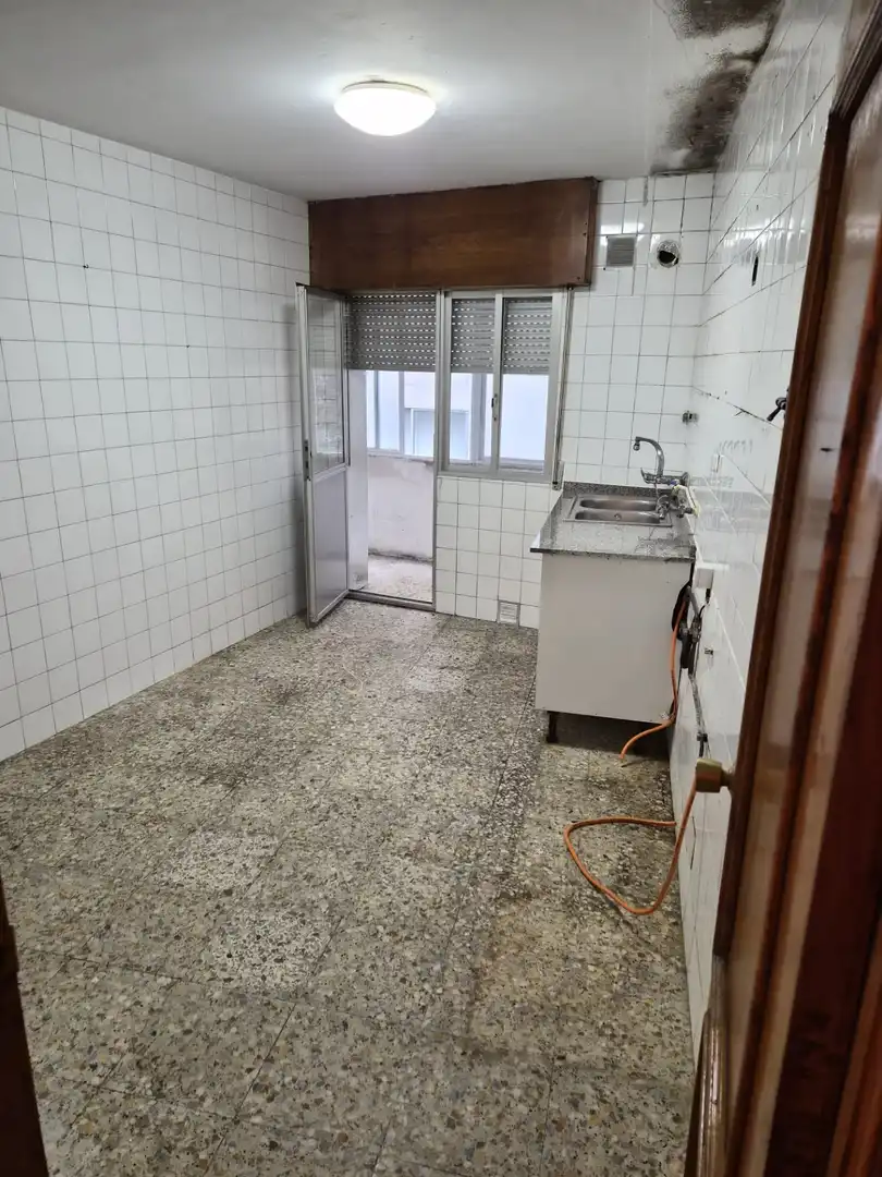 Kitchen of Flat for sale in Santiago de Compostela 
