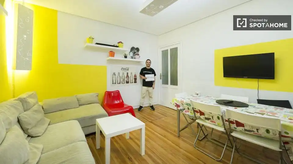 Living room of Flat for rent in Madrid  with Air Conditioner, Heating and Furnished