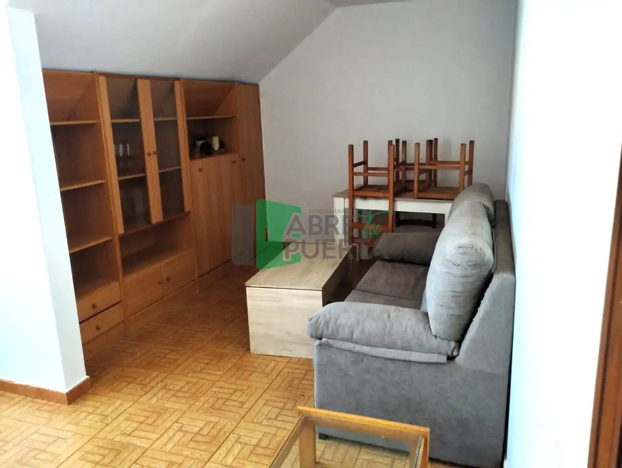 Sala d'estar de Àtic en venda en A Pobra de Trives  amb Calefacció, Parquet i Moblat