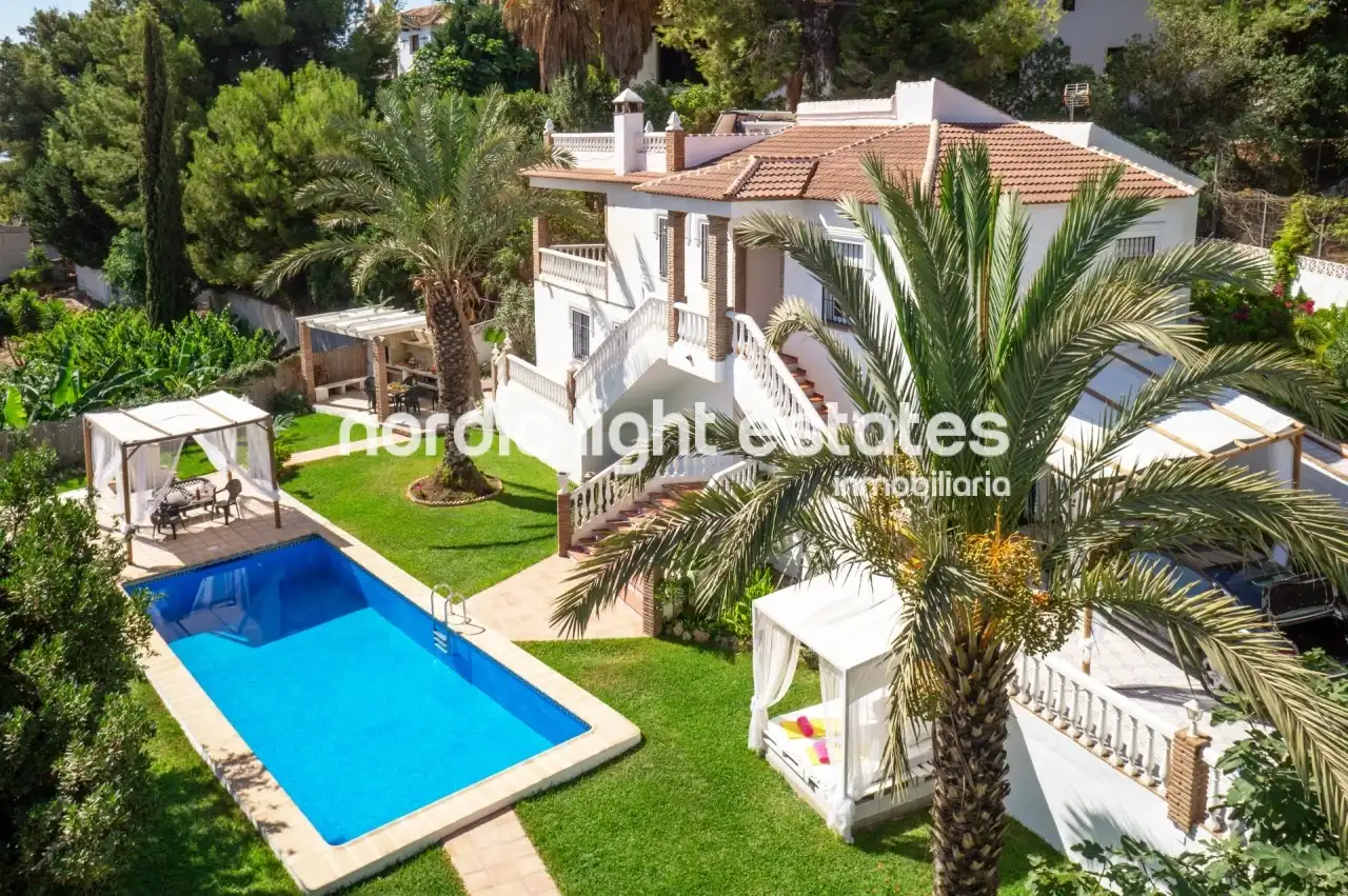 House with pool to rent in Frigiliana