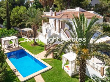 Casa con piscina en alquiler en Frigiliana