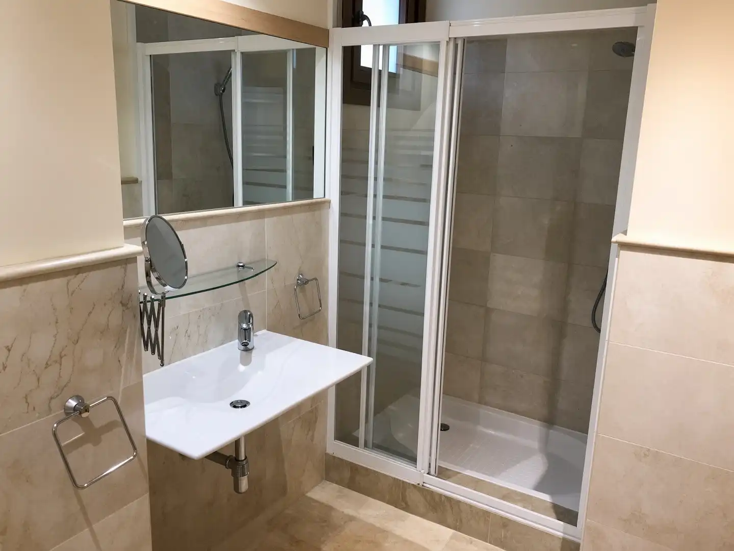 Bathroom of Apartments for sale in Marbella  with Air Conditioner, Terrace and Storage room