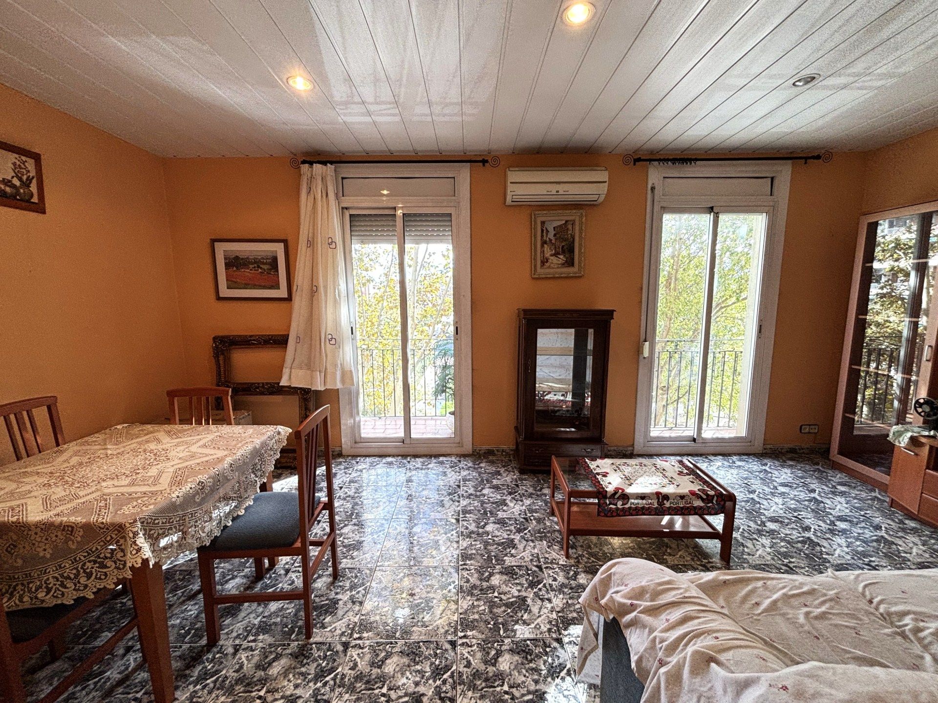 Sala d'estar de Pis en venda en  Barcelona Capital amb Aire condicionat i Balcó