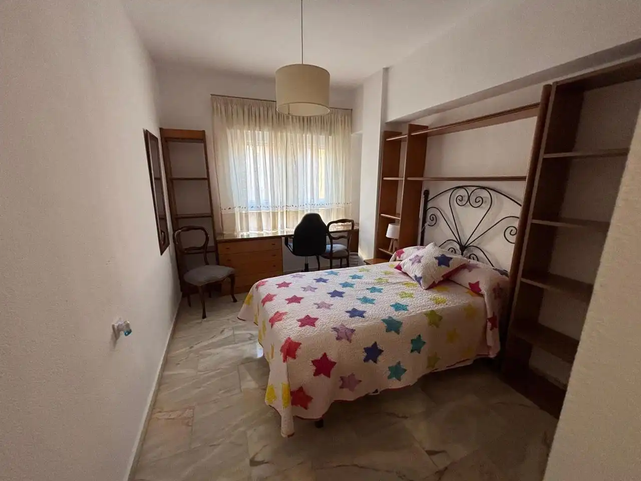 Schlafzimmer von Wohnung zur Miete in Granada mit Klimaanlage und Möbliert