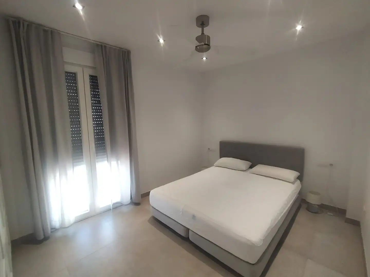 Dormitori de Casa o xalet en venda en Fuentes de Andalucía amb Aire condicionat, Terrassa i Balcó