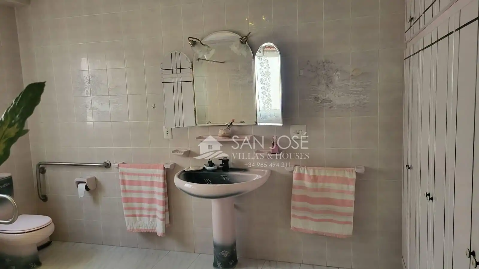 Baño de Piso de alquiler en El Verger con Aire acondicionado, Amueblado y Balcón