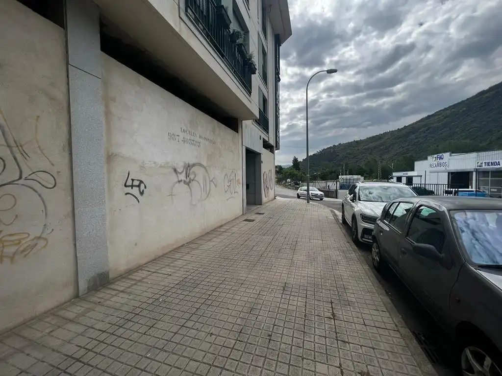Local comercial en venda a Calle batalla bailen 124, imagen 5