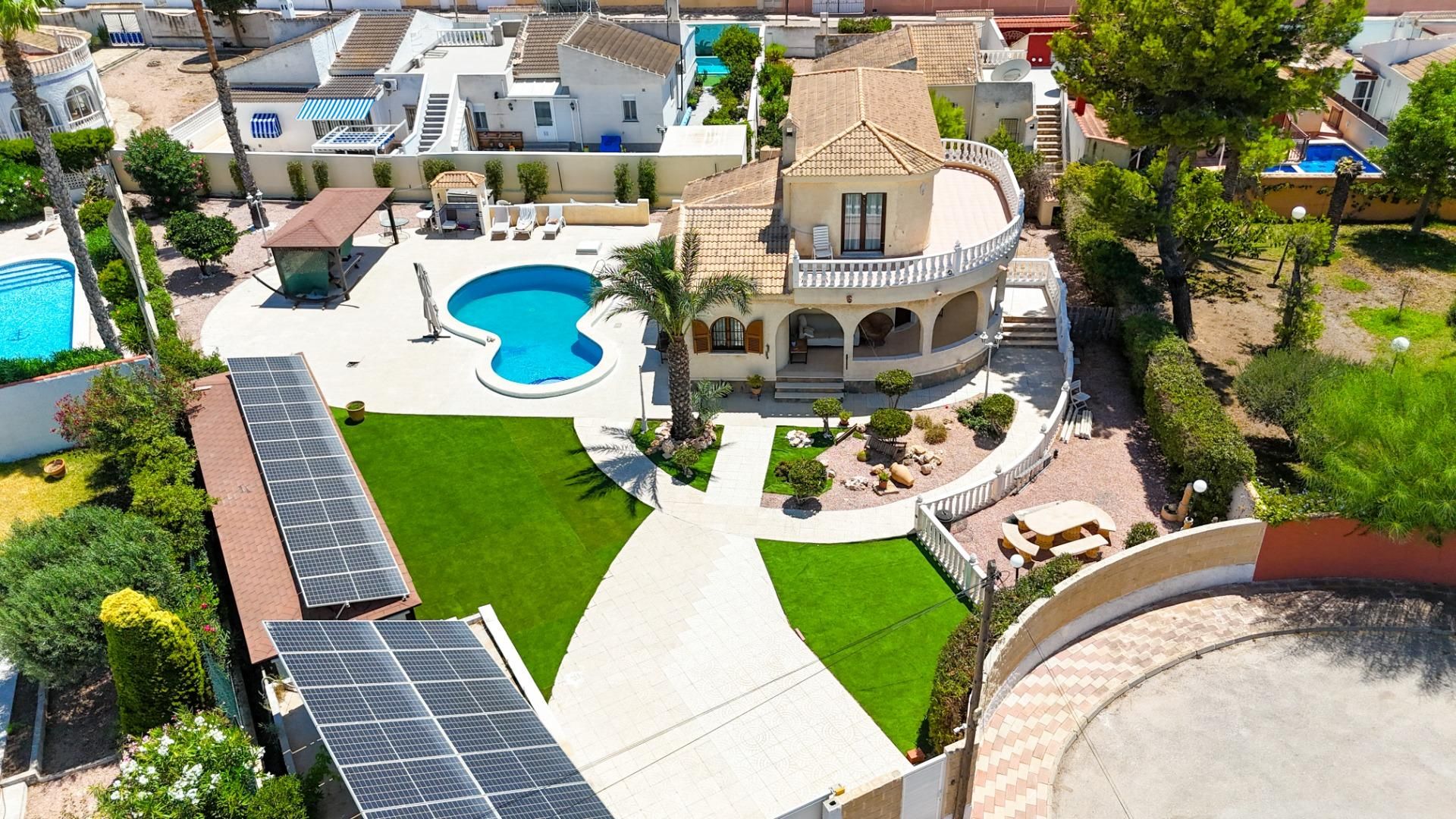 Exterior view of House or chalet for sale in Torrevieja  with Air Conditioner, Heating and Private garden