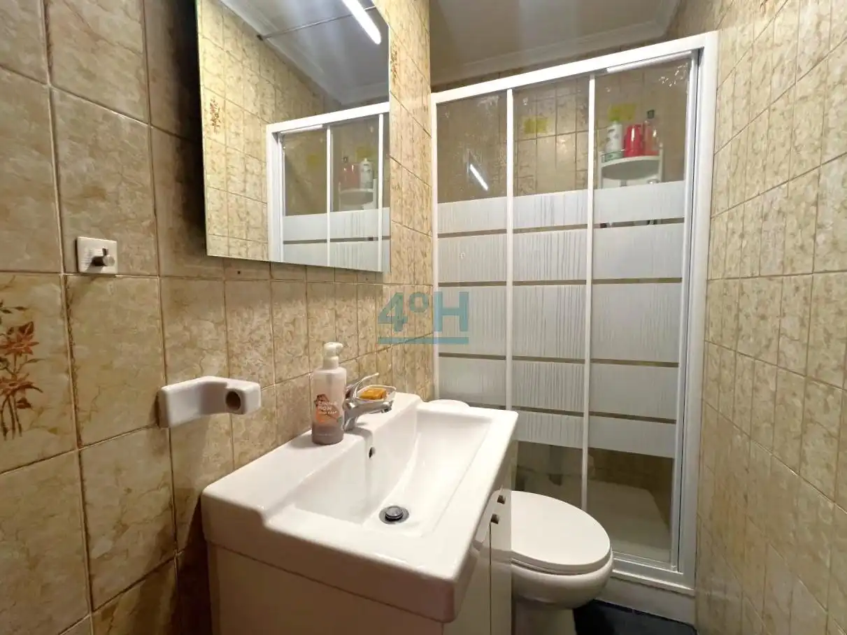 Bathroom of Flat for sale in Ourense Capital   with Heating, Parquet flooring and Storage room