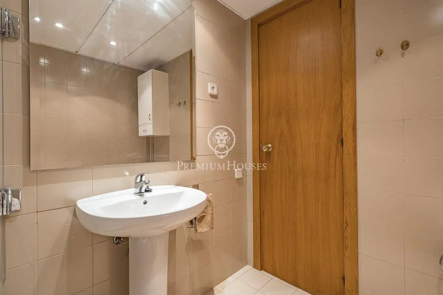 Baño de Piso en venta en Barcelona con Calefacción y Terraza