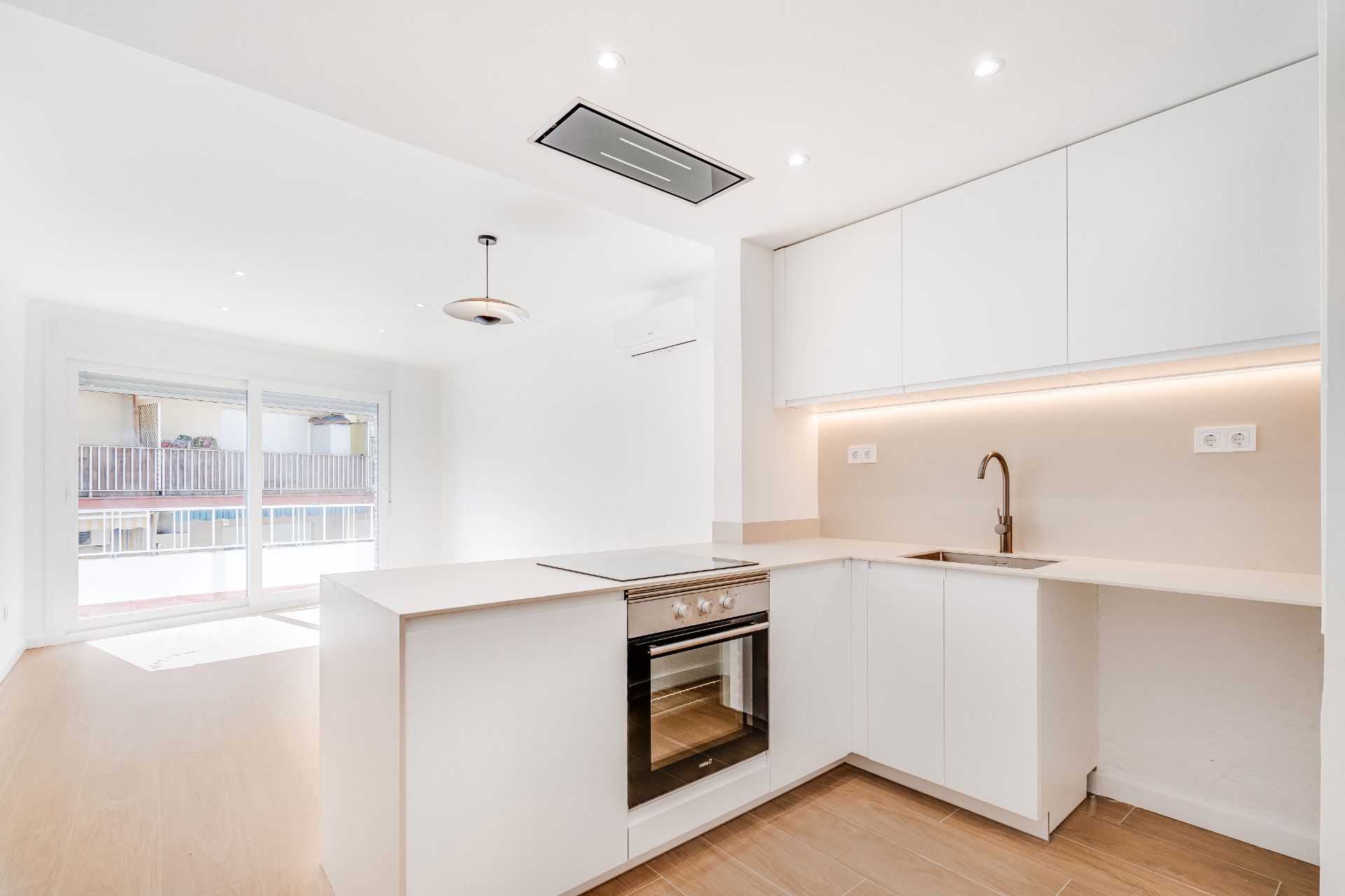 Kitchen of Flat for sale in Blanes  with Air Conditioner, Heating and Oven