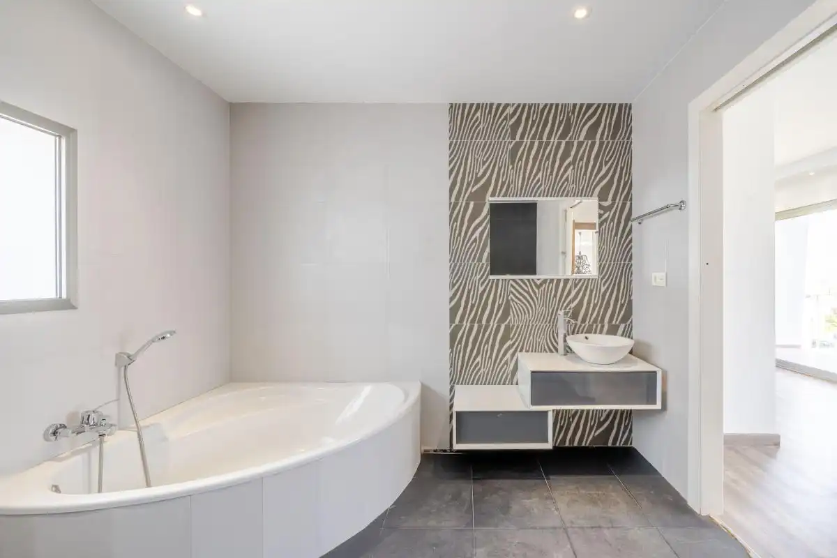 Badezimmer von Haus oder Chalet zum Verkauf in Elche / Elx mit Klimaanlage, Heizung und Privatgarten
