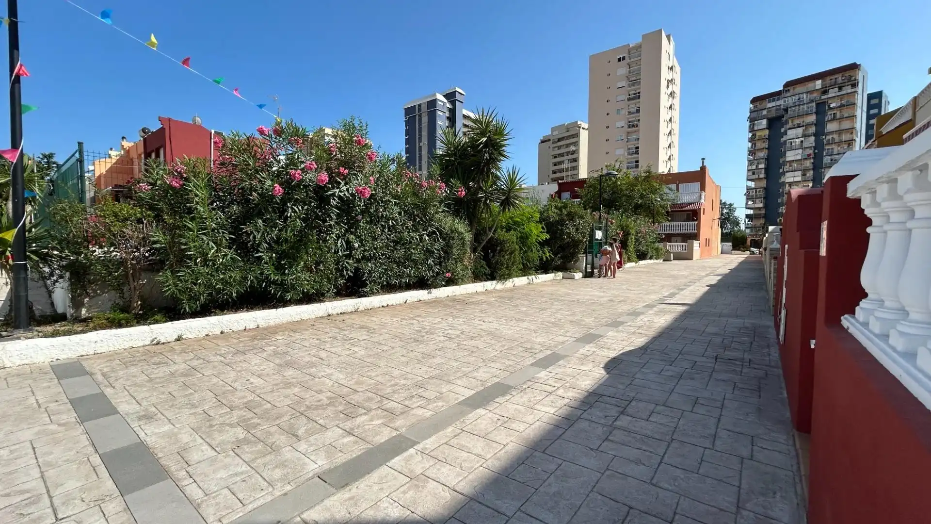 Vista exterior de Casa adosada en venda en La Pobla de Farnals amb Aire condicionat, Terrassa i Balcó