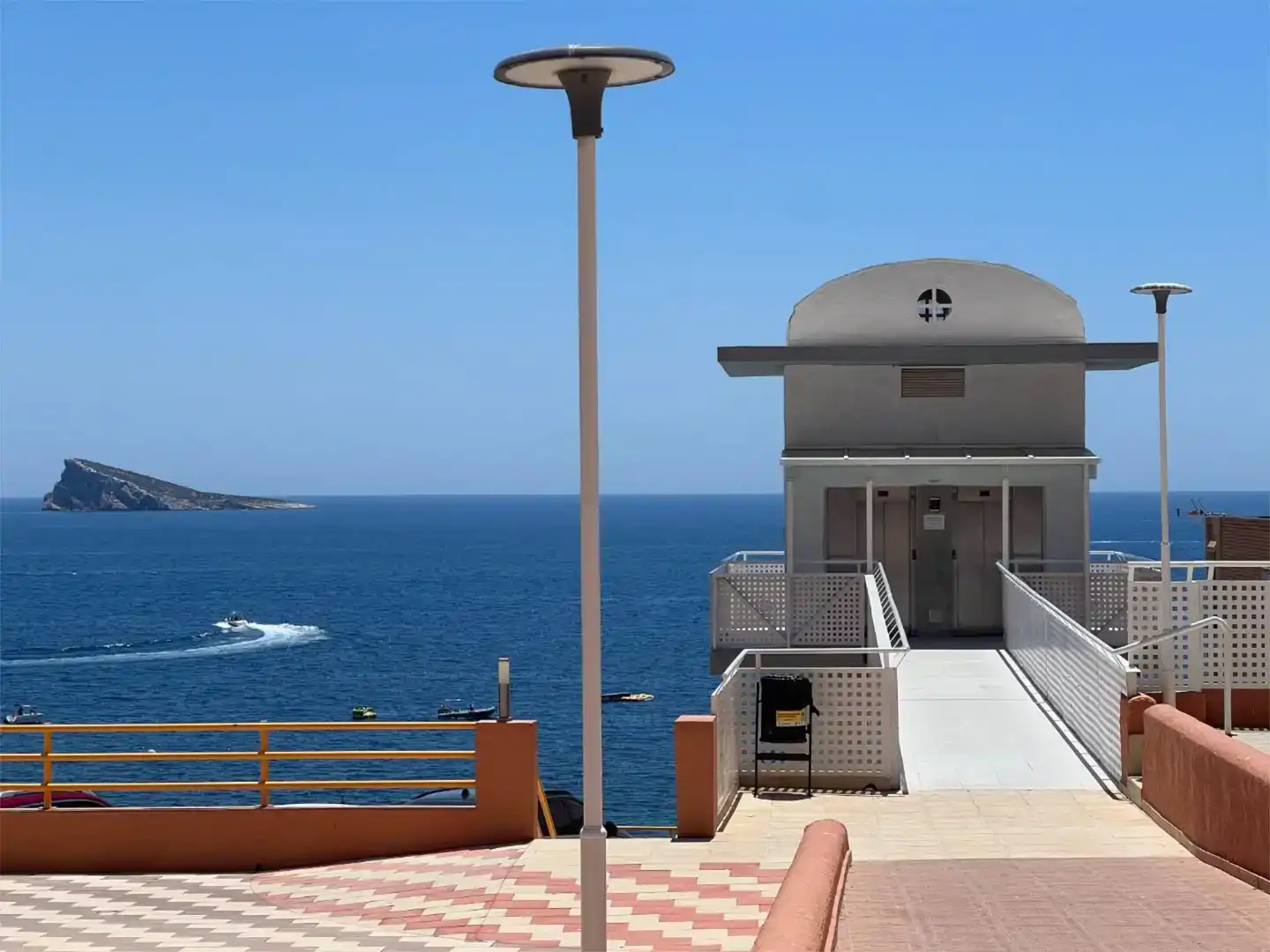 Außenansicht von Wohnung zur Miete in Benidorm mit Klimaanlage, Privatgarten und Schwimmbad