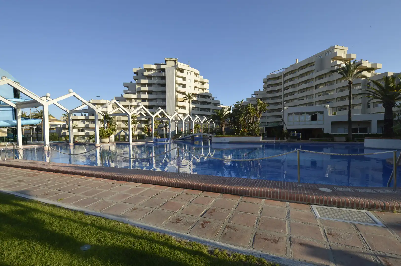 Piscina de Apartament en venda en Benalmádena amb Aire condicionat, Terrassa i Moblat