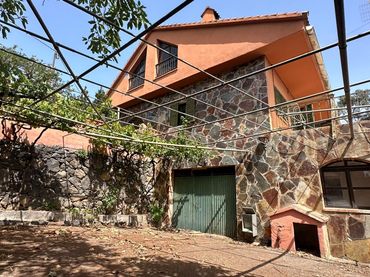 Casa rústica amb jardí en venda a Calle SALTO DEL PINO