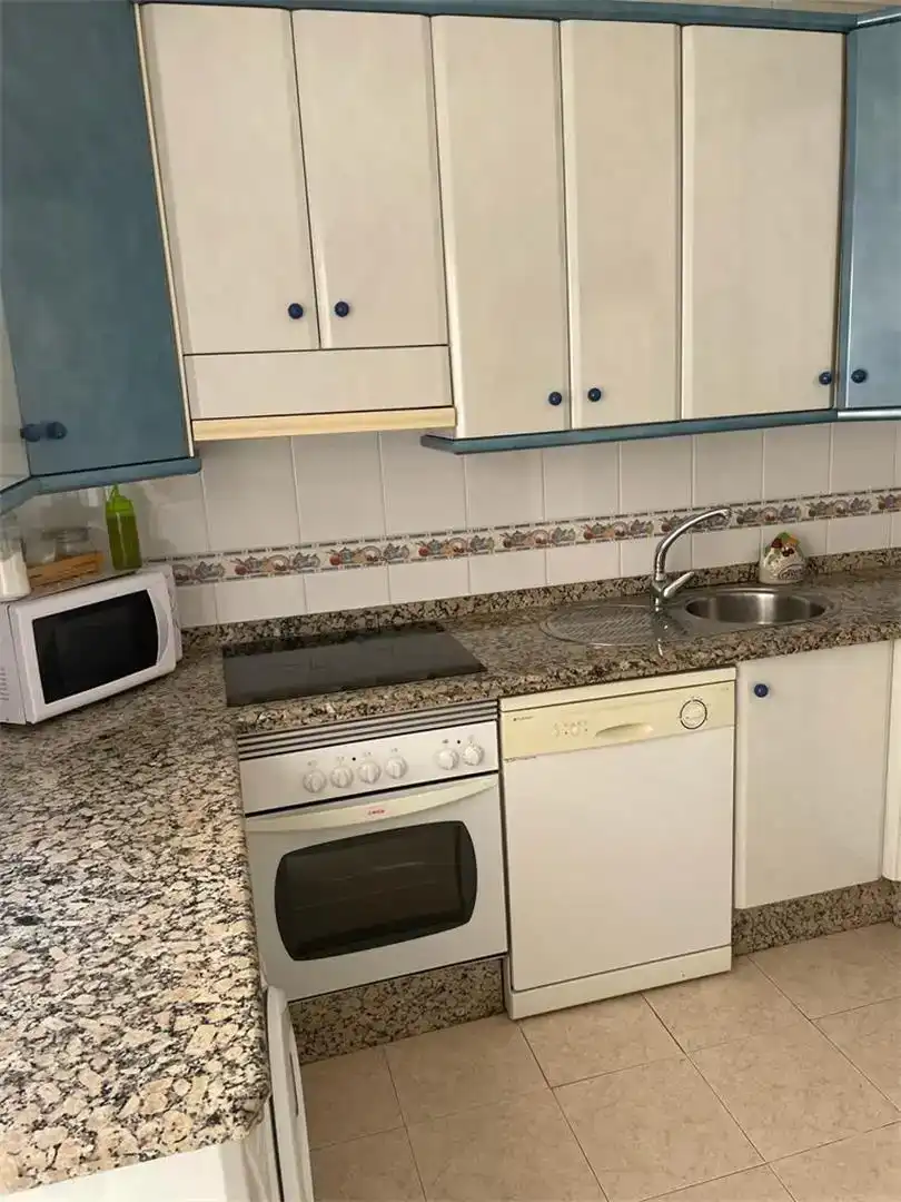 Cuina de Casa adosada de lloguer en Isla Cristina amb Balcó