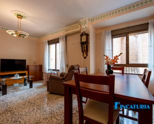 Living room of Flat for sale in Riba-roja de Túria  with Air Conditioner, Oven and Balcony