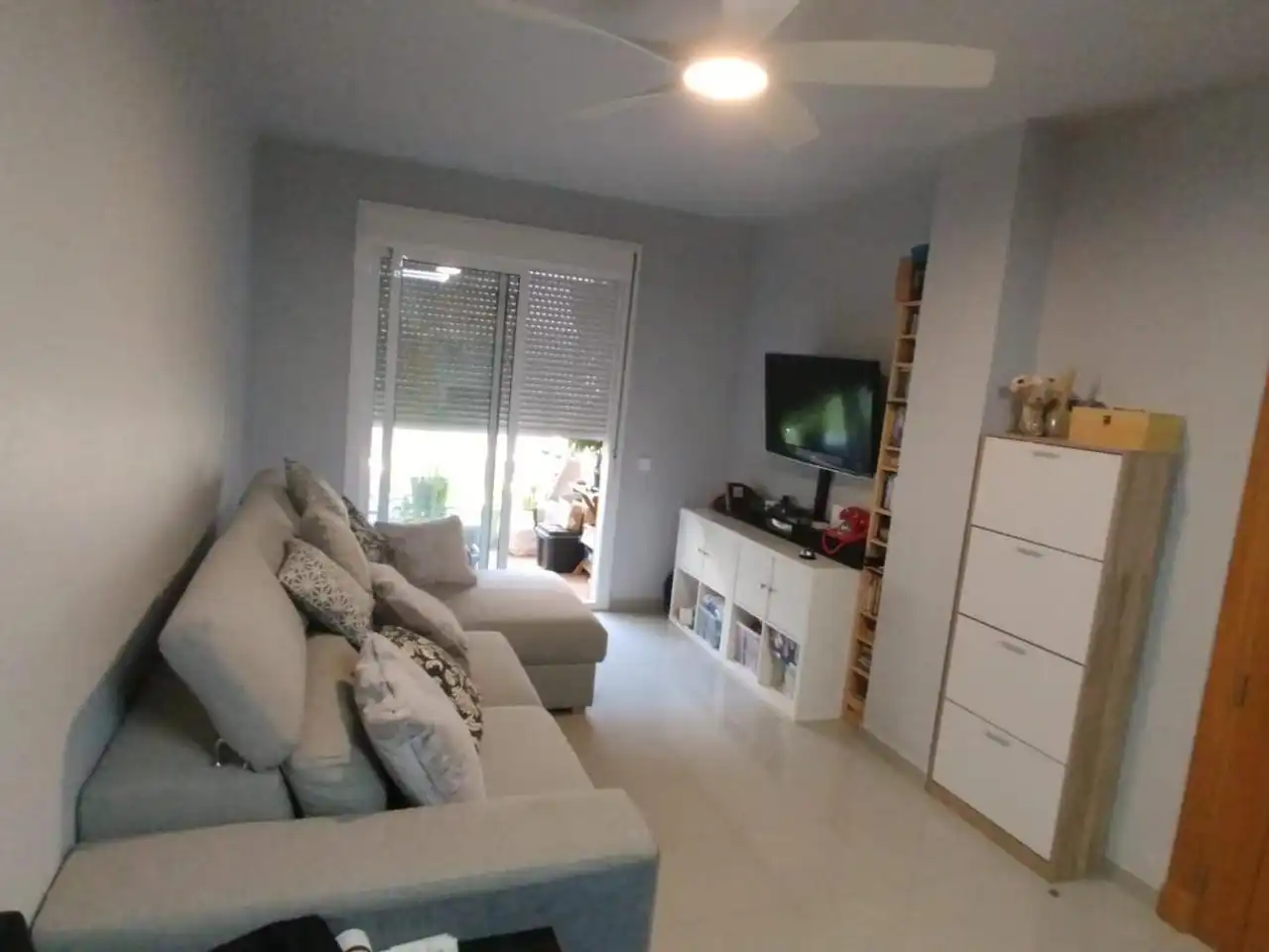 Sala de estar de Piso en venta en Roquetas de Mar con Terraza, Amueblado y Piscina comunitaria