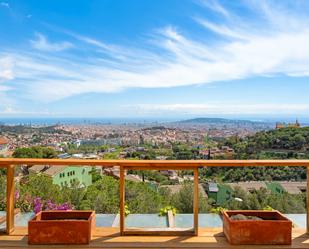 Vista exterior de Casa o xalet en venda en  Barcelona Capital amb Terrassa i Piscina