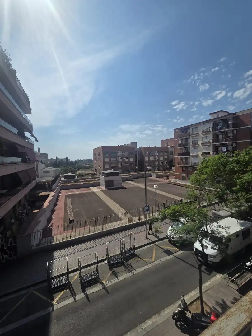Vista exterior de Piso en venta en Barcelona con Balcón