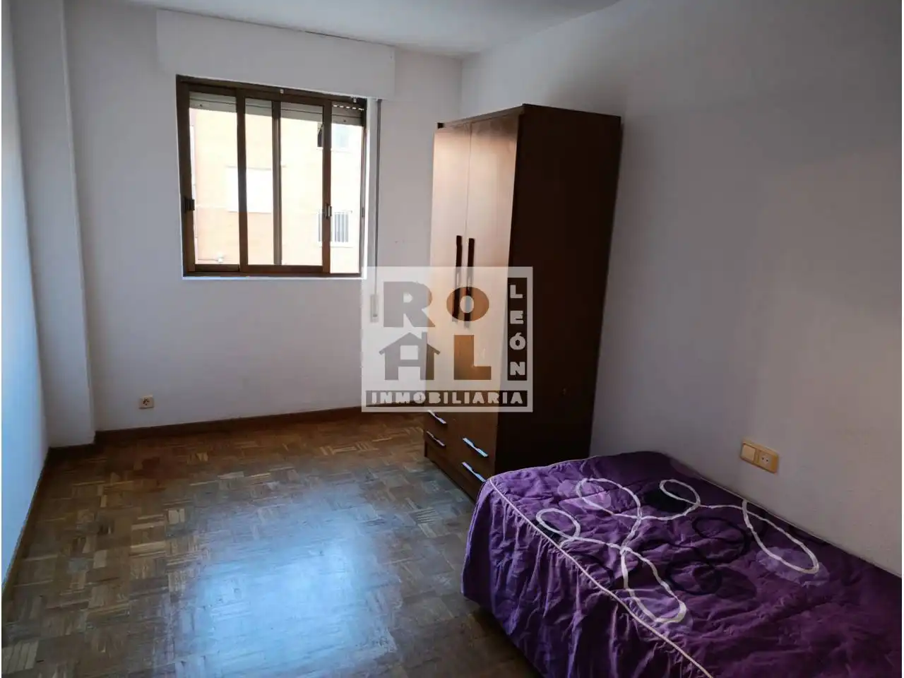 Habitación de Piso en venta en León Capital  con Calefacción, Terraza y Trastero