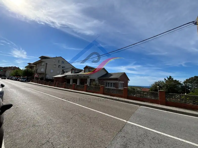 Vista exterior de Casa o xalet en venda en Piélagos amb Calefacció, Jardí privat i Parquet