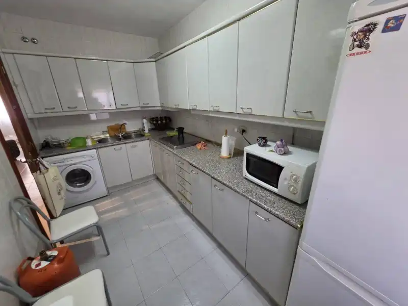 Cuina de Casa o xalet en venda en Valdeobispo amb Aire condicionat, Jardí privat i Terrassa