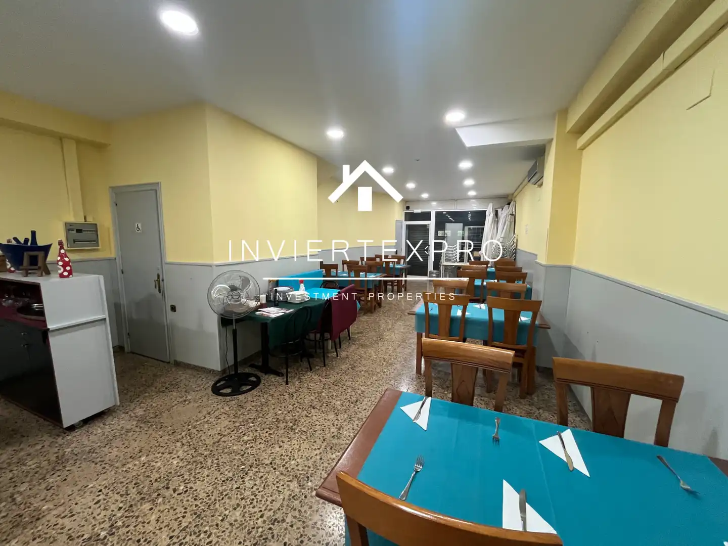 Business premises for transfer in Carrer dels Marquesos de Barberà, imagen 3