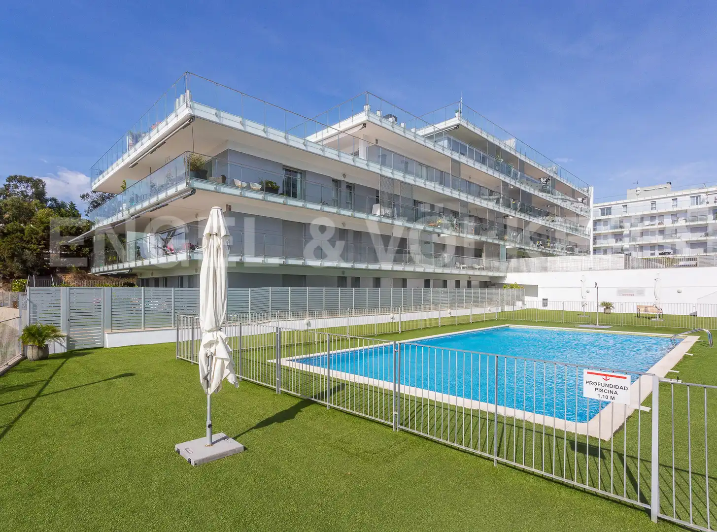 Schwimmbecken von Dachboden zum Verkauf in Sant Andreu de Llavaneres mit Klimaanlage, Heizung und Parkett
