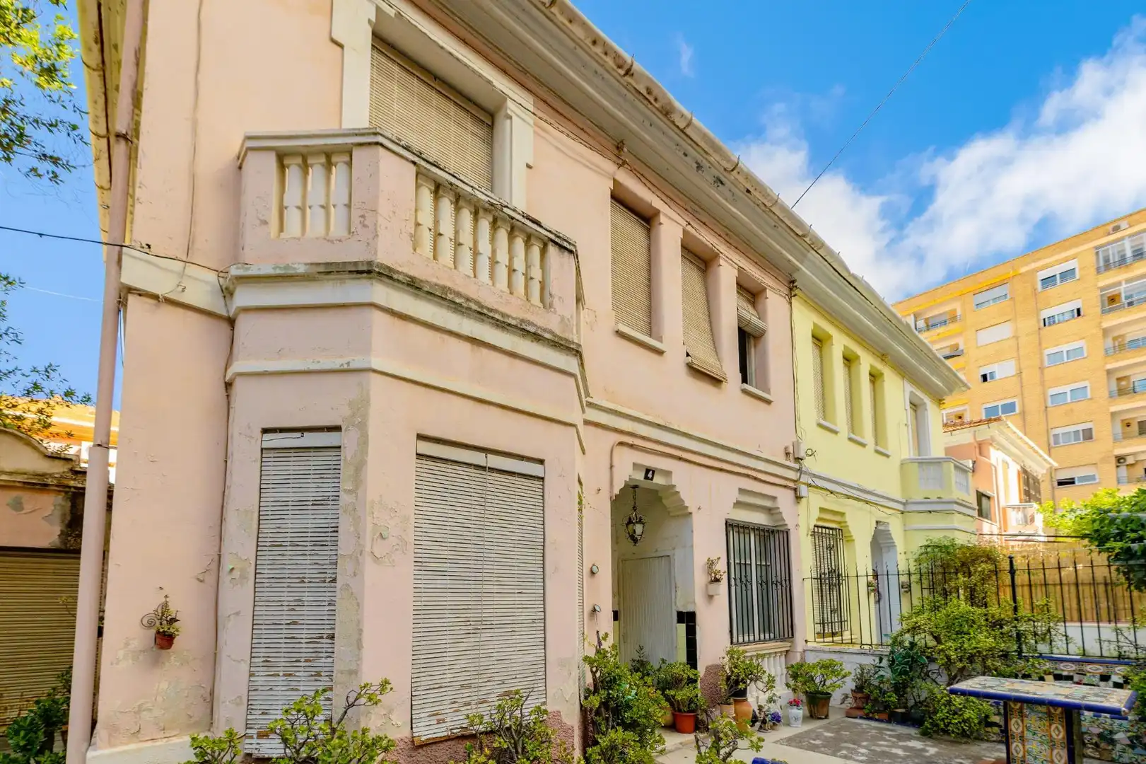 Vista exterior de Casa o xalet en venda en Valencia amb Jardí privat i Terrassa