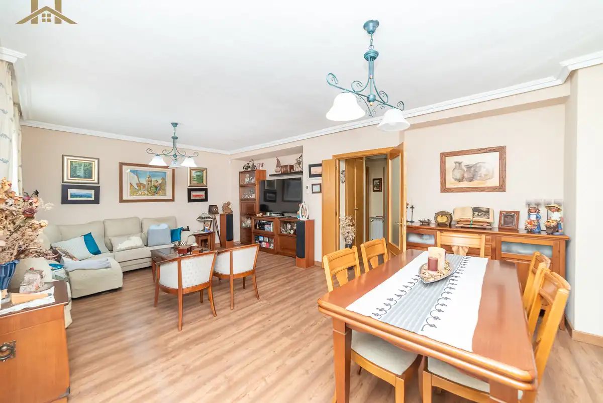 Sala de estar de Casa adosada en venta en Boadilla del Monte con Aire acondicionado, Calefacción y Jardín privado