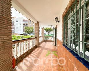 Vista exterior de Casa adosada de lloguer en Vélez-Málaga amb Aire condicionat, Jardí privat i Terrassa